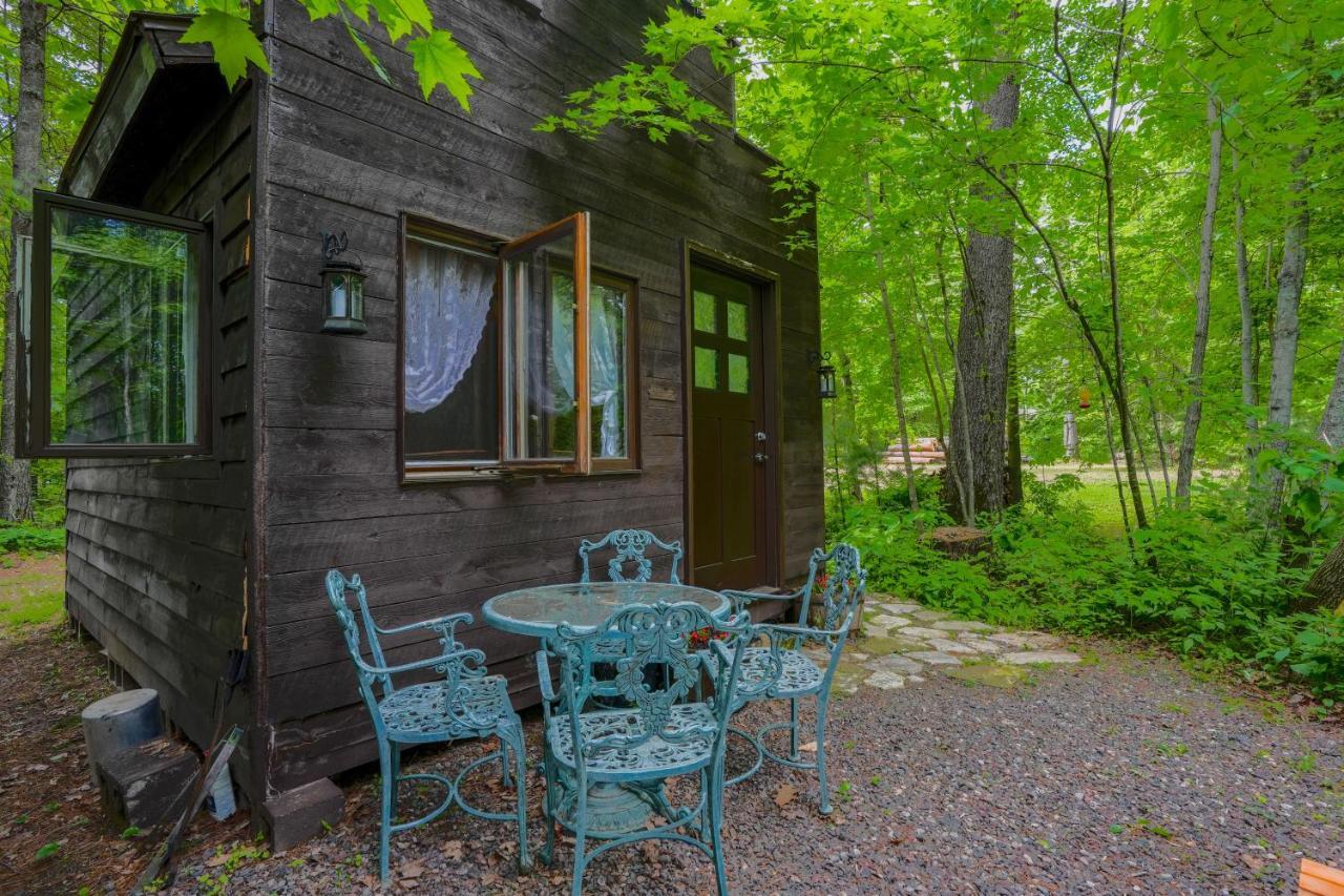 Vintage Wild West Tiny Hotel In The Woods! Pine City ภายนอก รูปภาพ